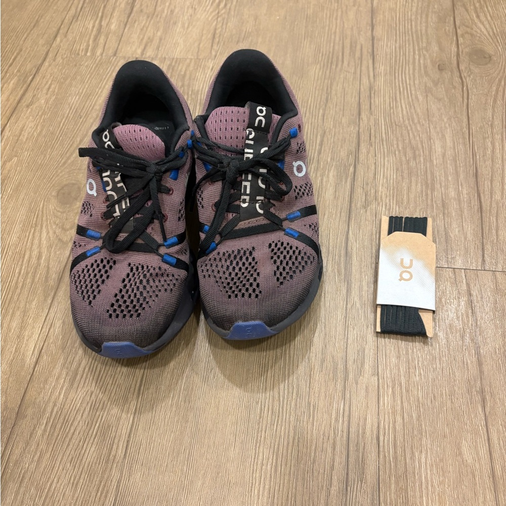On Running Women’s Purple and Black Athletic Shoes + Laces - Picture 3 of 5